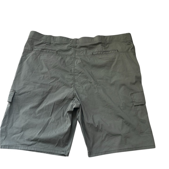 MEN'S Wrangler AUTHENTICS Stretch Olive Cargo Short - Picture 9 of 10